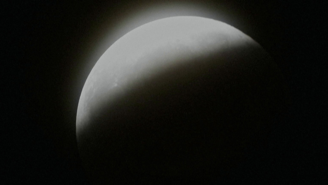 Mira cómo el eclipse lunar parcial iluminó el cielo de Cuba