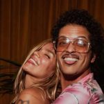 Junte de Karol G y Bruno Mars desata rumores de posible romance