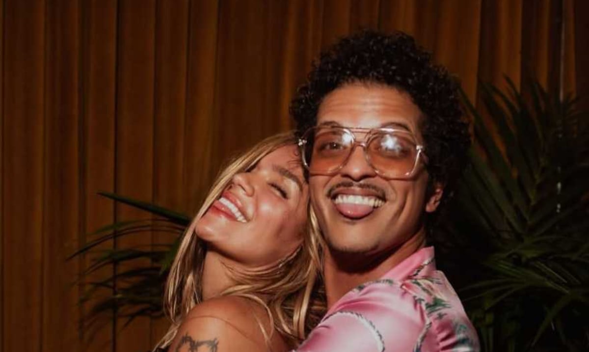 Junte de Karol G y Bruno Mars desata rumores de posible romance