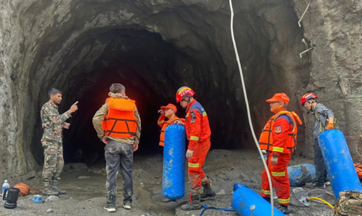 ¿Por qué resulta tan difícil localizar a los trabajadores desaparecidos en los túneles hidroeléctricos de Nepal?