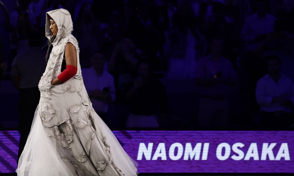 Naomi Osaka hace homenaje a Allen Iverson en su juego inaugural del US Open
