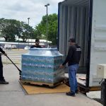 Agricultura compra excedentes de leche UHT y lo distribuye a organizaciones de asistencia alimentaria