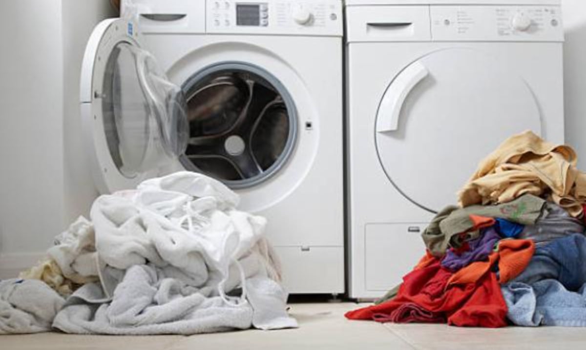 Cómo sacar el olor a humedad de la ropa aunque la hayas lavado tres veces