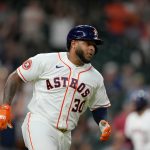 Nelson Velázquez impulsa las únicas dos carreras en Houston en la blanqueada contra los White Sox