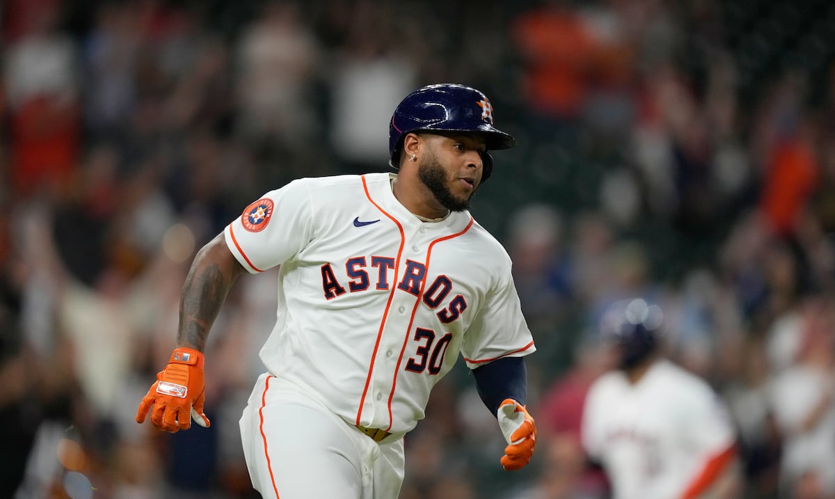 Nelson Velázquez impulsa las únicas dos carreras en Houston en la blanqueada contra los White Sox
