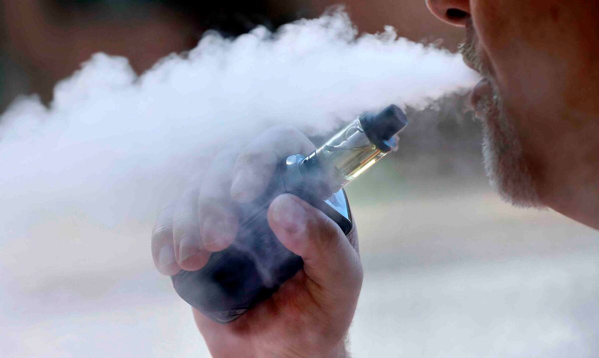 Detallan las razones por las que vapear ocasiona graves daños pulmonares