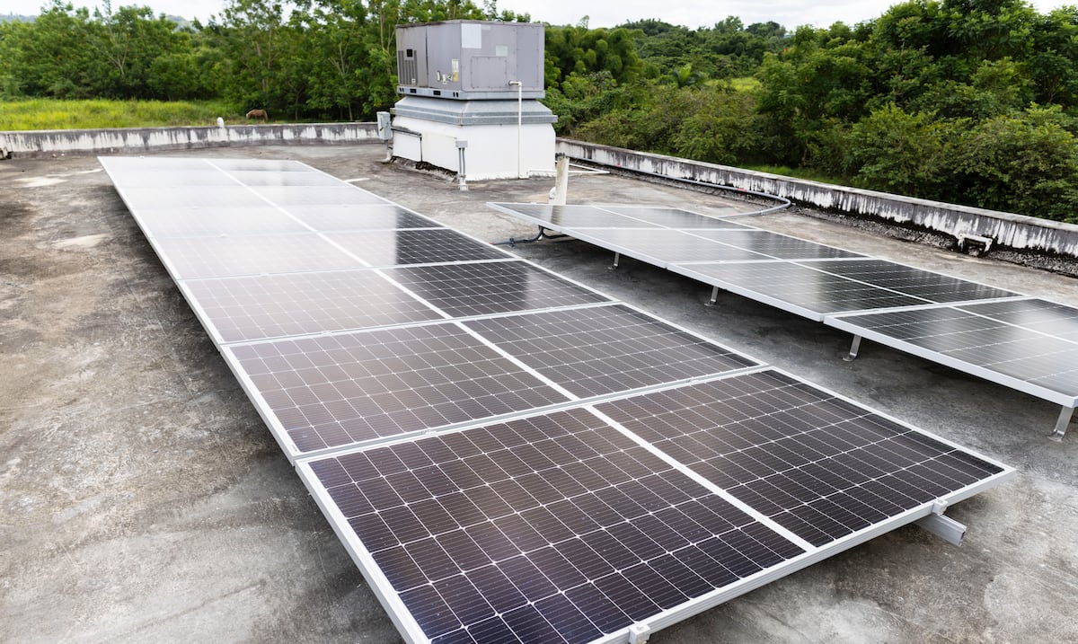La legislatura investigará otras compañías de placas solares
