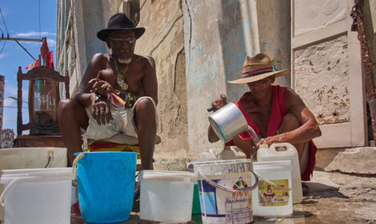 El costo psicológico de las múltiples crisis en Cuba lleva a muchos al límite: “Vienen a llorar sus penas”