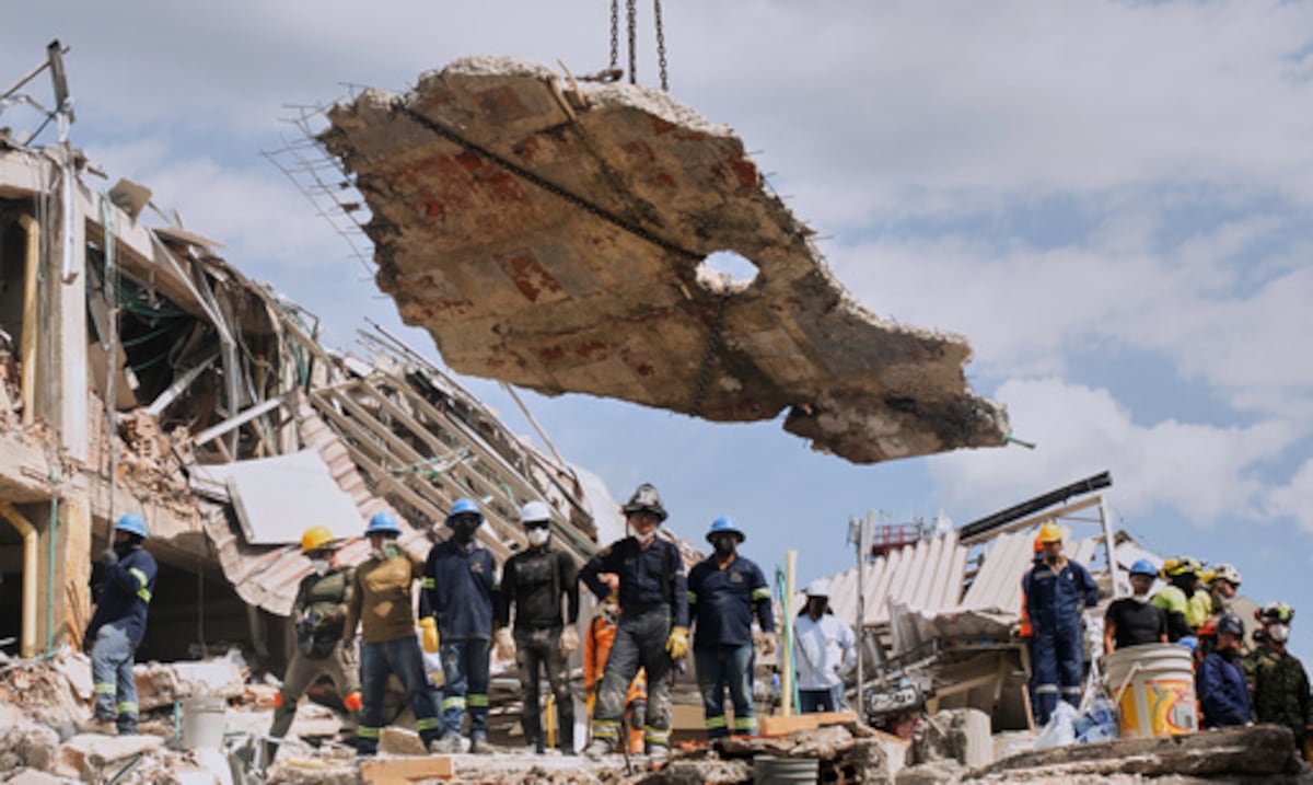 Sube a 319 la cifra de muertos por el terremoto en Colombia