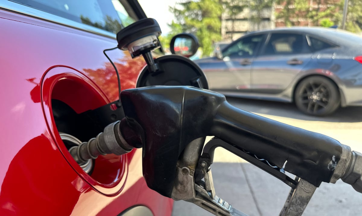 Seguirán al alza los precios de la gasolina