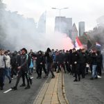 Policía antidisturbios neerlandesa disuelve  violenta manifestación de extrema derecha en La Haya