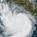 Huracán Polo se intensifica frente a México y se convierte en “una de las tormentas más fuertes”