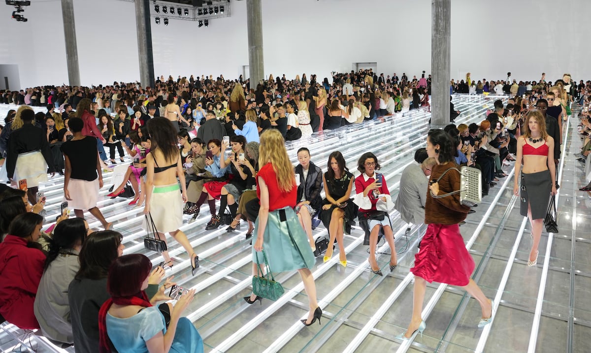Prada convierte la falda en la protagonista absoluta de su colección primaveral