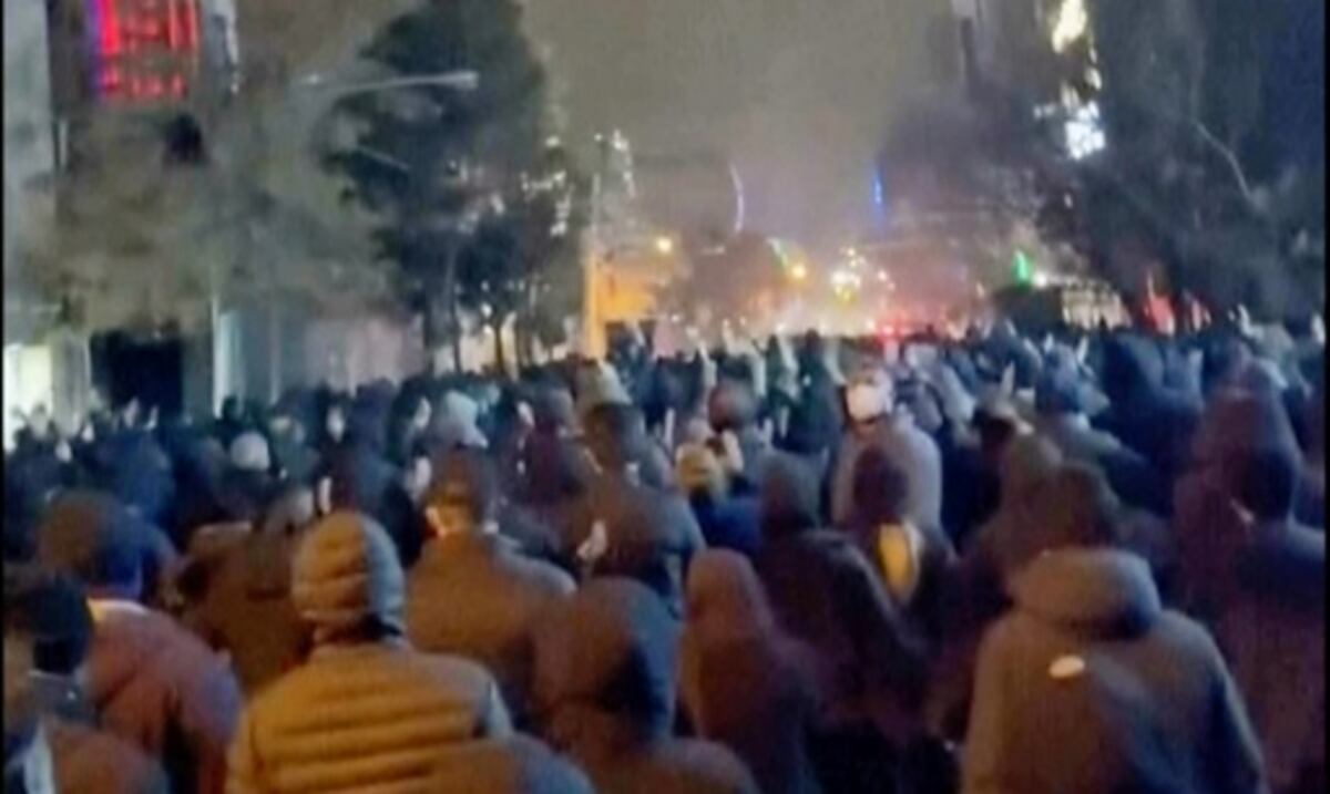 Irán advierte de que atacará a las tropas estadounidenses y a Israel si Estados Unidos ataca por las protestas