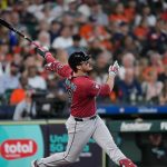 Arizona le pisa los talones a Filadelfia por el último comodín en la Liga Nacional