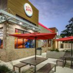 Burger King mantendrá vigente el uso de mascarillas en todos sus restaurantes