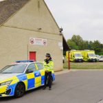 Policía británica detiene a cinco hombres cerca de una base aérea en Inglaterra utilizada por Estados Unidos