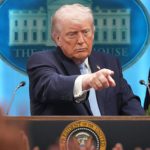 Donald Trump insinúa que sustituirá la sala de prensa de la Casa Blanca por una piscina