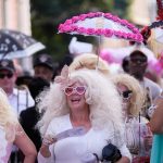 Pelucas, botas y mucho rosa: celebración en grande el Día de Dolly Parton