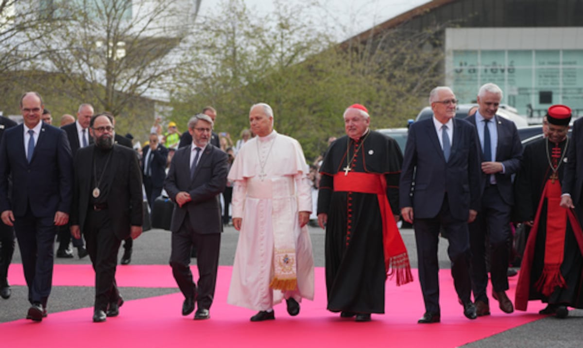 Papa León XIV insta a los líderes religiosos a predicar la paz antes de terminar su visita a Francia