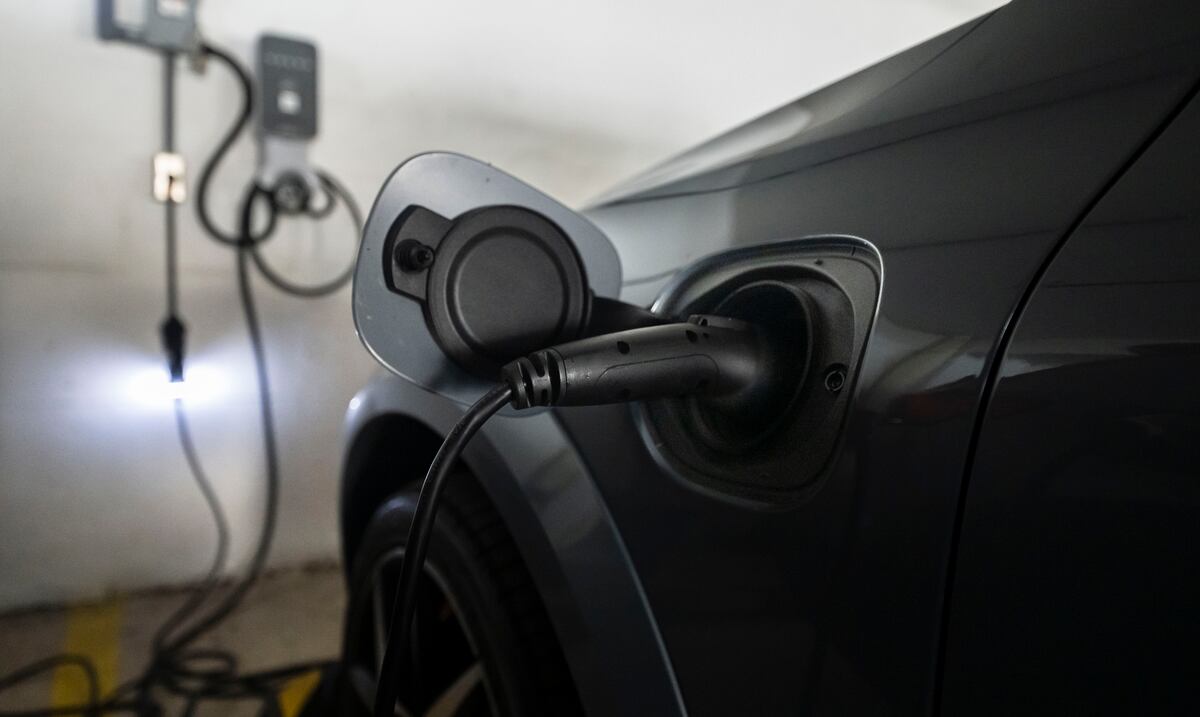 Aumenta la venta de vehículos electrificados en medio del alza en el costo de la gasolina