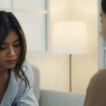 Qué significa desviar la mirada al hablar, según la psicología