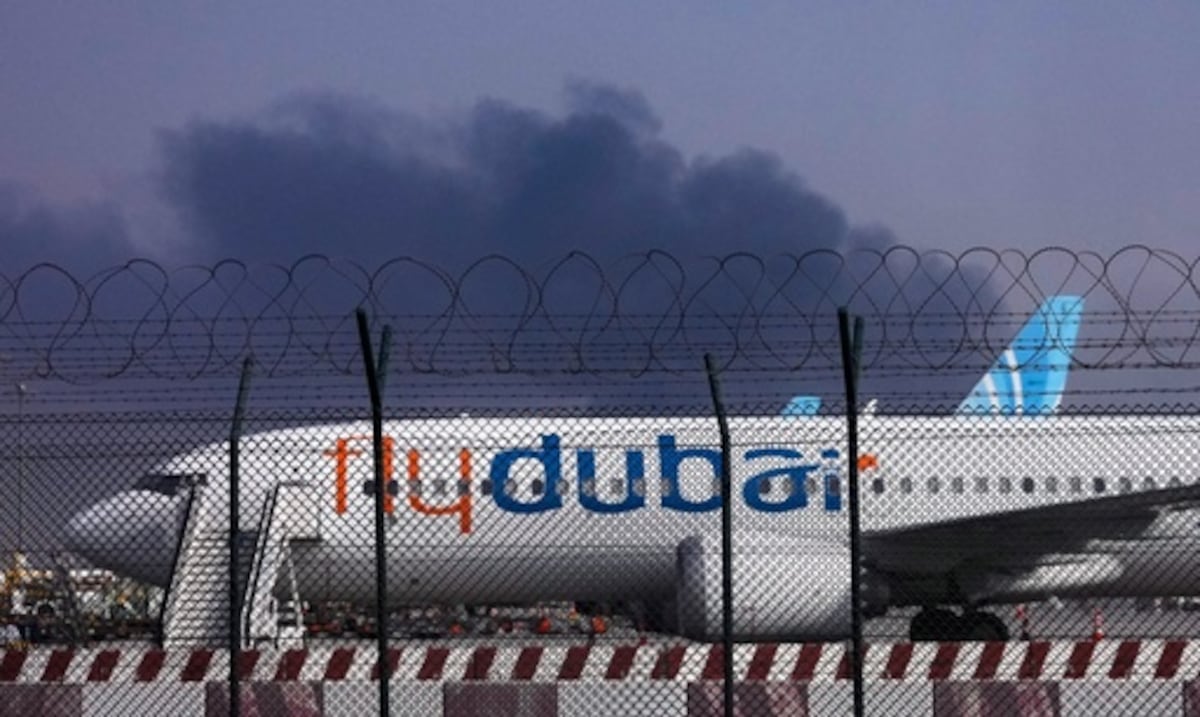 ¿Qué pasó a bordo del vuelo de Flydubai? Un piloto apuñalado, un abrupto descenso y pasajeros “héroes”