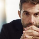 ¿Cómo te hablas? Estas son 12 frases que refuerzan la inseguridad y el pesimismo