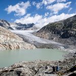 Un grupo de estudiantes cubrió un glaciar de los Alpes con lana de oveja durante tres meses y el resultado los sorprendió