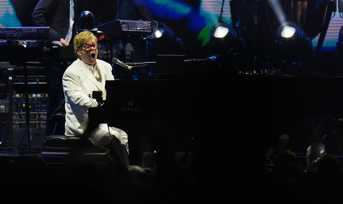 En su despedida de los escenarios, Elton John hace vibrar a México