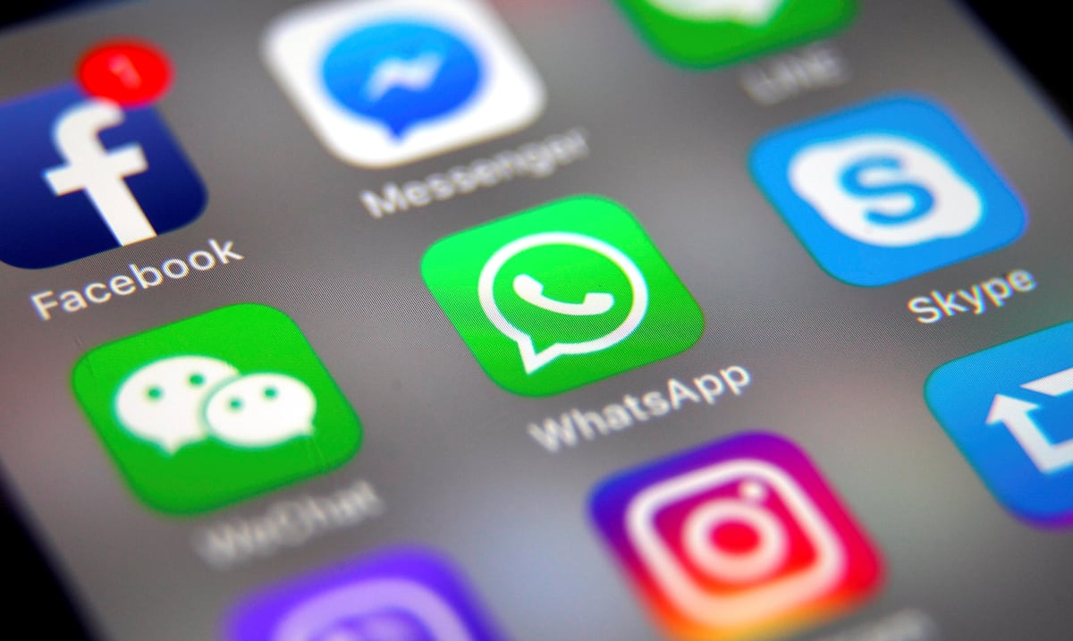 Qué dice la psicología sobre las personas que no comparten nada de su vida en los estados de WhatsApp