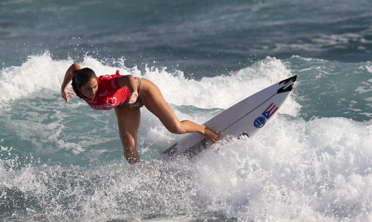El surf internacional toma las olas de Arecibo con representantes de 25 países