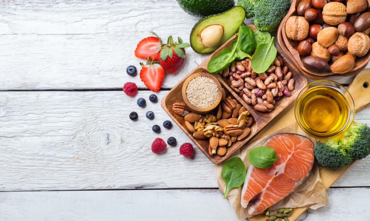 ¿Cuáles alimentos comer para regular los niveles de azúcar en la sangre?