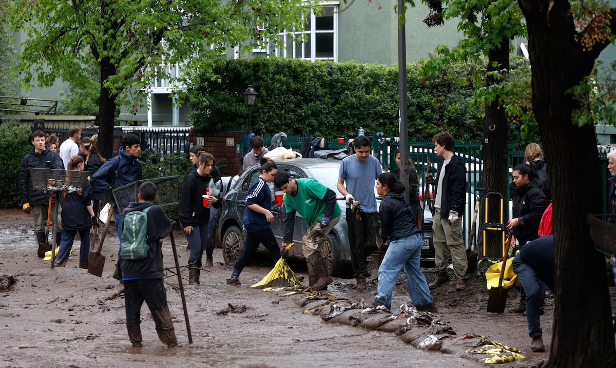 Intensas lluvias provocan evacuaciones e inundaciones en Chile
