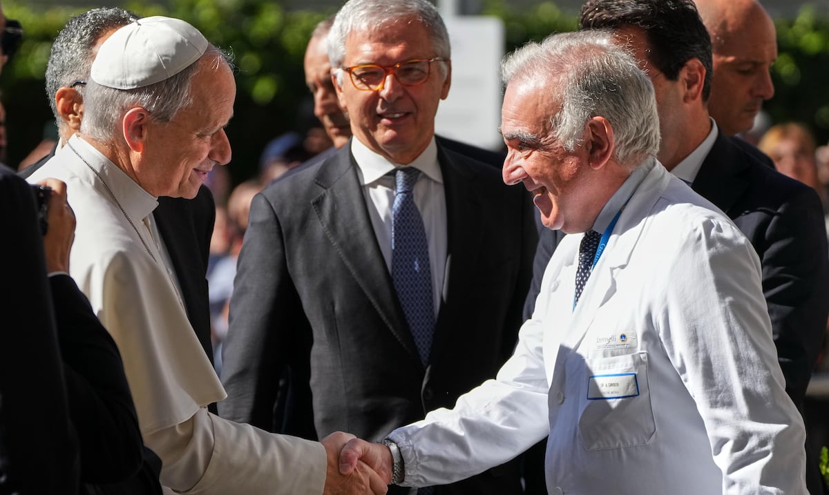 Exitosa la operación para extirparle nódulo pulmonar al papa León XIV