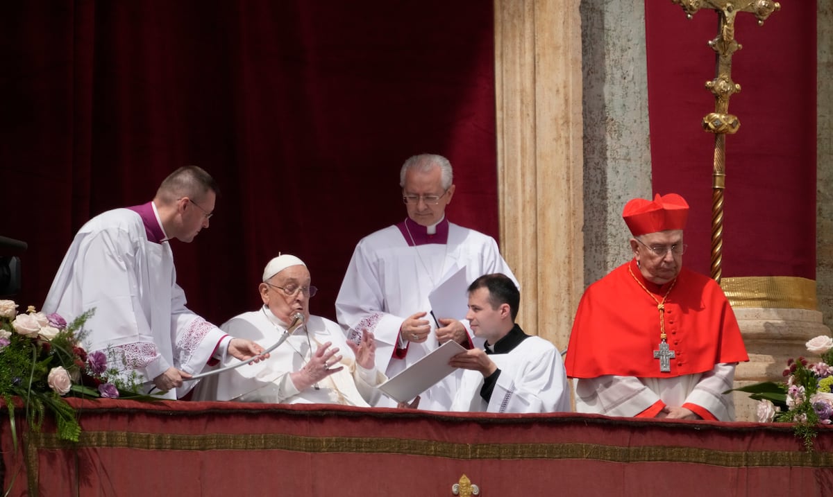 El papa Francisco aparece el Domingo de Pascua para dar la bendición en el cierre de la Semana Santa