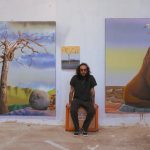 Humor e ironía: artista convierte la morriña en un paisaje lleno de color