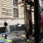 Francia prohíbe protestas estudiantiles en varias ciudades tras disturbios del fin de semana