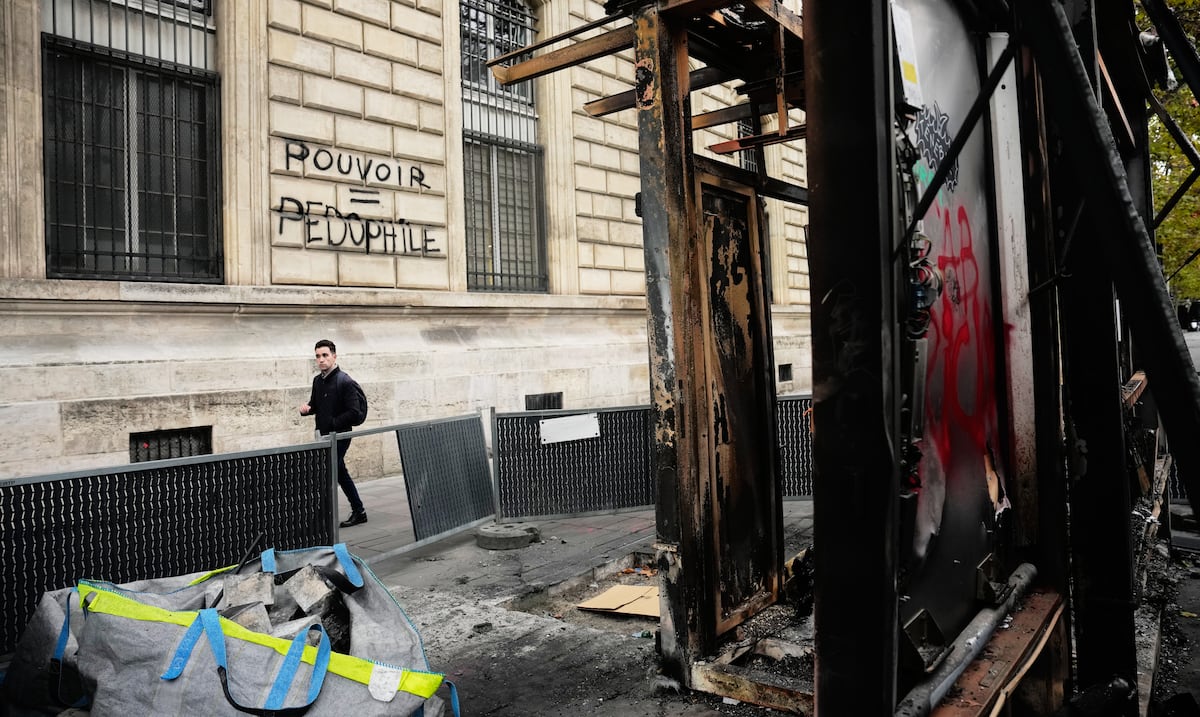Francia prohíbe protestas estudiantiles en varias ciudades tras disturbios del fin de semana