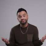 Josué Comedy se inspira en las madres latinas y llegará al Choliseo:  “Todas son igualitas”