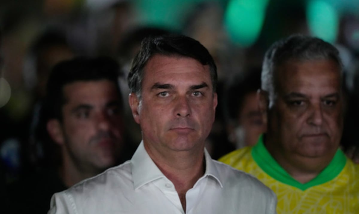 Flávio Bolsonaro incumple plazo para entregar su pasaporte y se desconoce su paradero